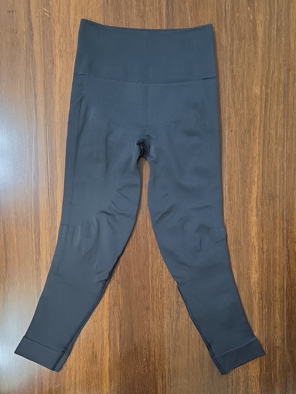 LULULEMON ATHLETICA ZONE IN TIGHT CROPPED HIGH WAISTED SEAMLESS LEGGINGS SIZE 6